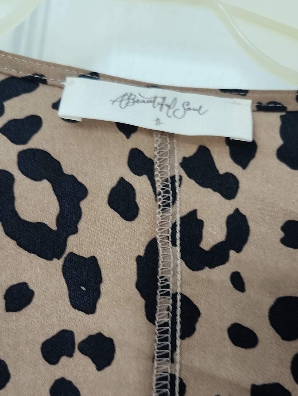 18/20 (2X) About A Girl & Soul Tan and Black Leopard Print Blouse